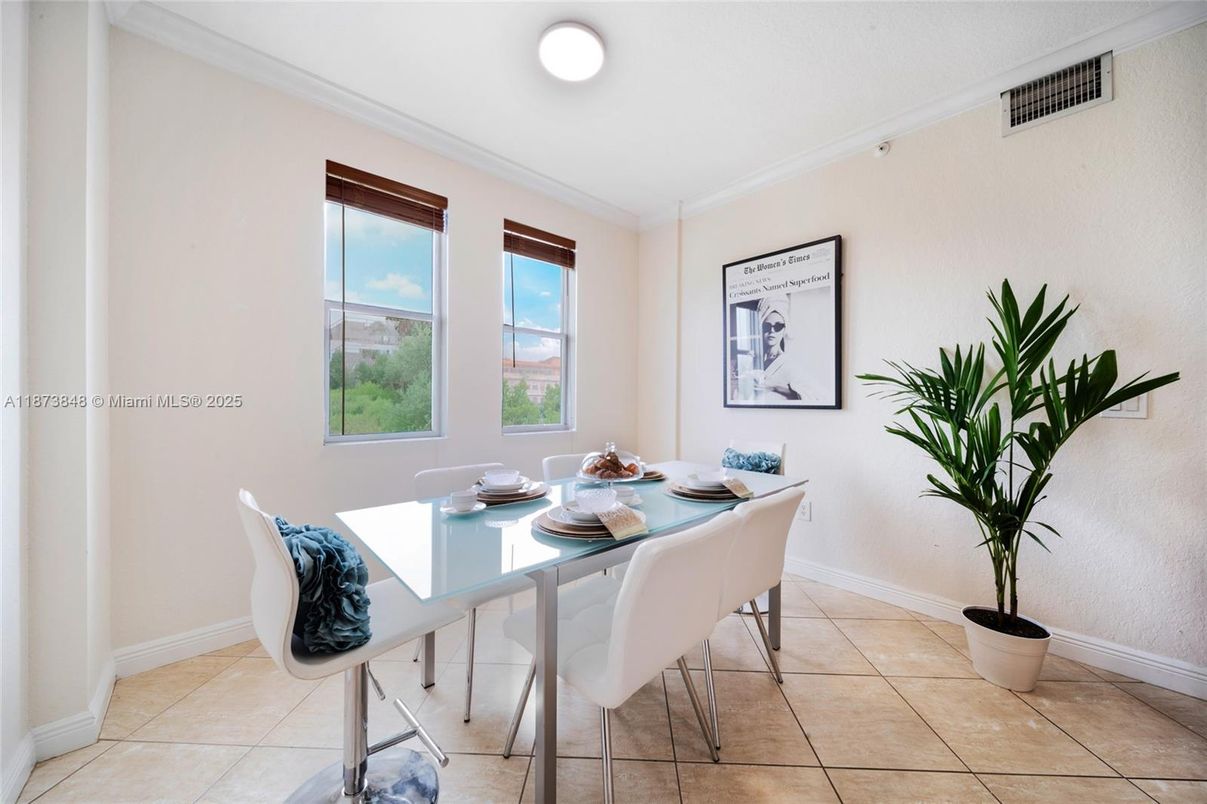 Dining room, Interior