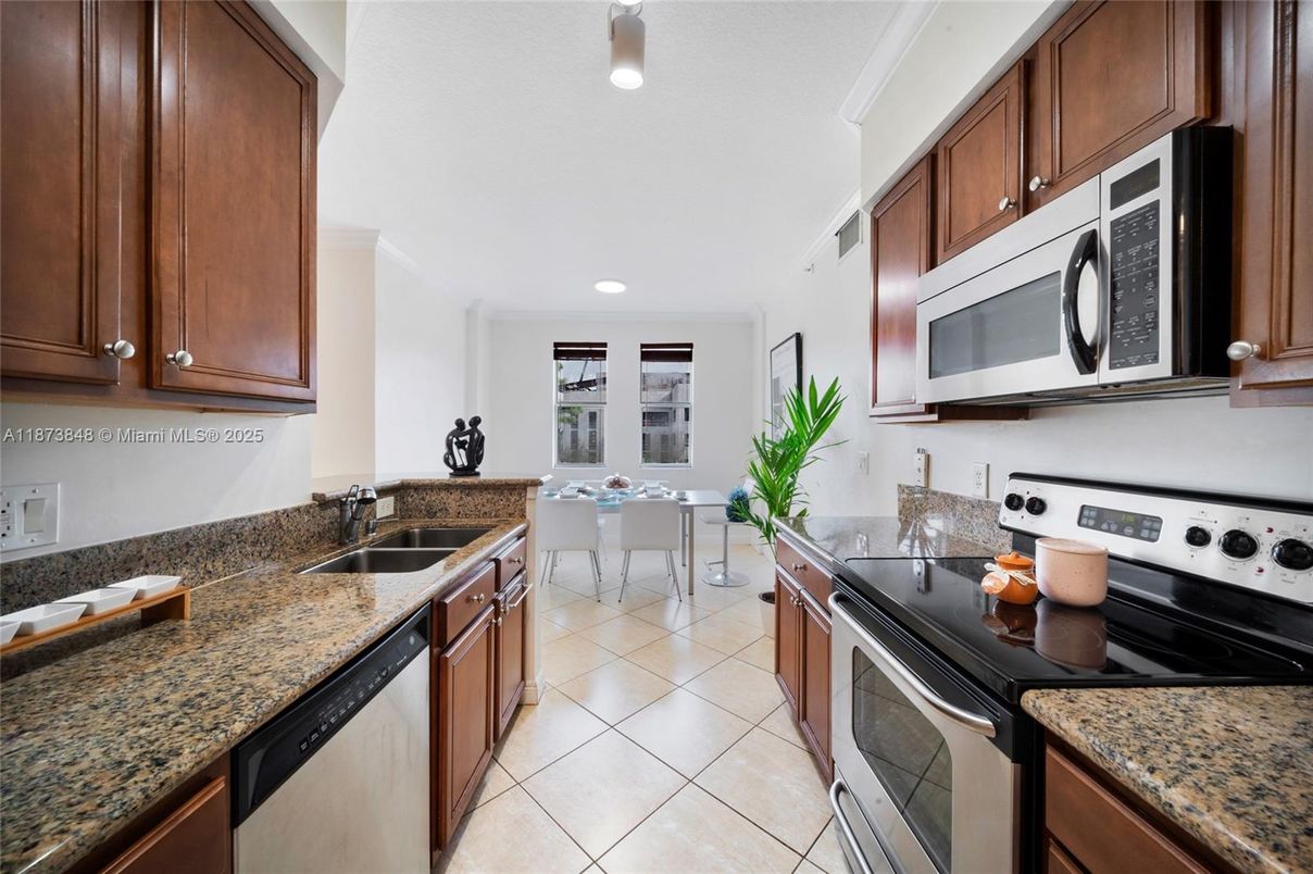 Dining room, Interior, Kitchen, Recessed Lighting