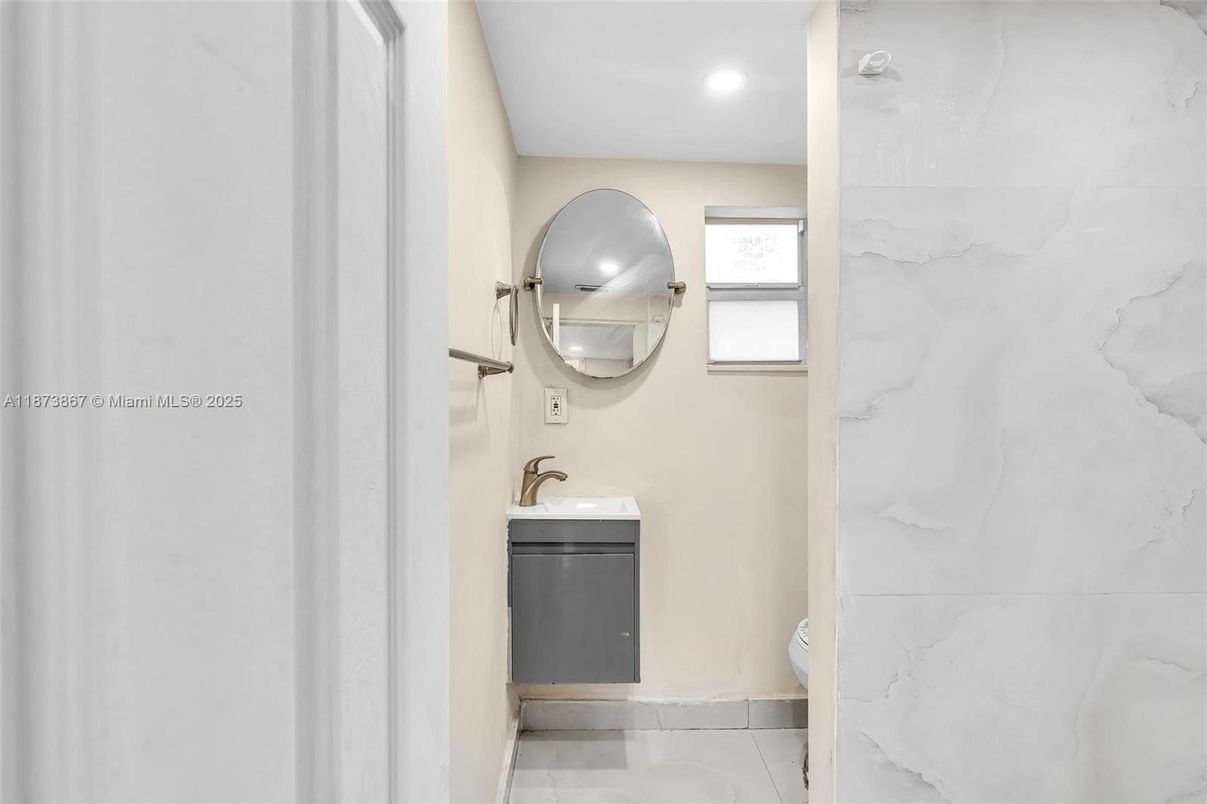 Bathroom, Interior, Marble Walls, Recessed Lighting