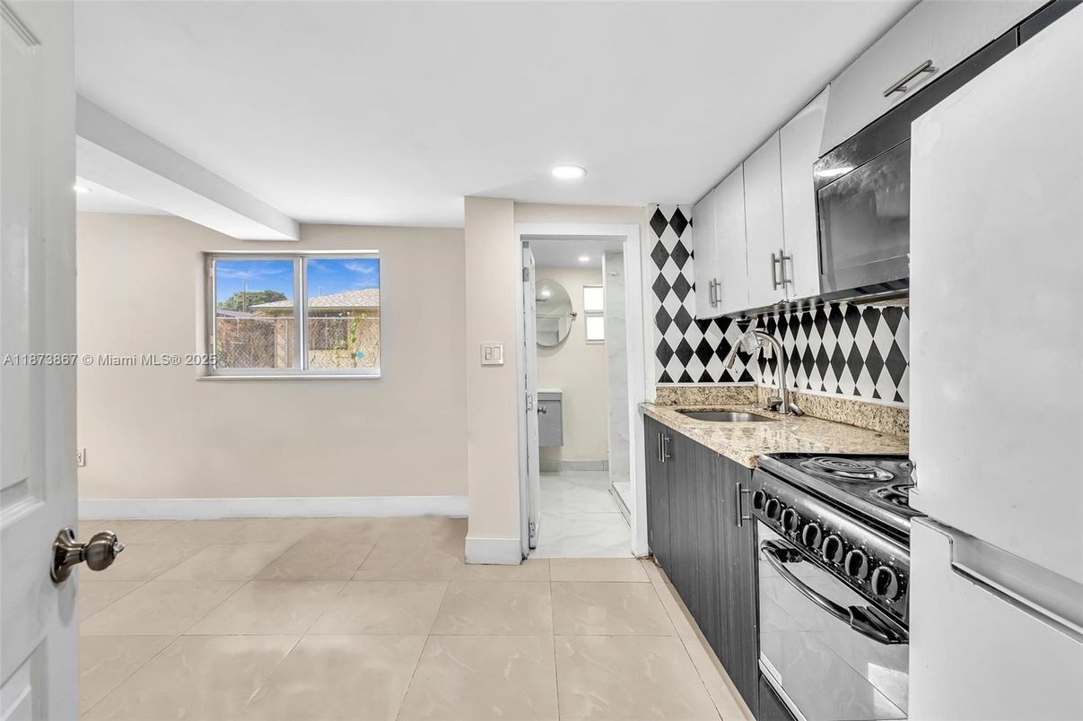 Interior, Kitchen, Recessed Lighting