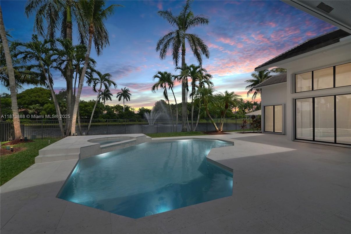 Exterior, Pool