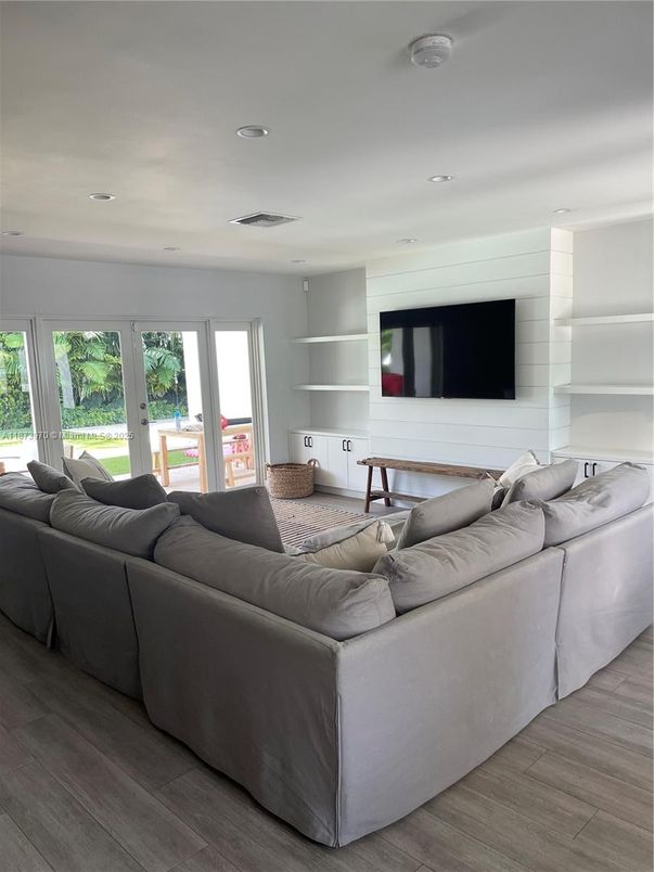 Interior, Living room, Recessed Lighting, Wood Texture Flooring