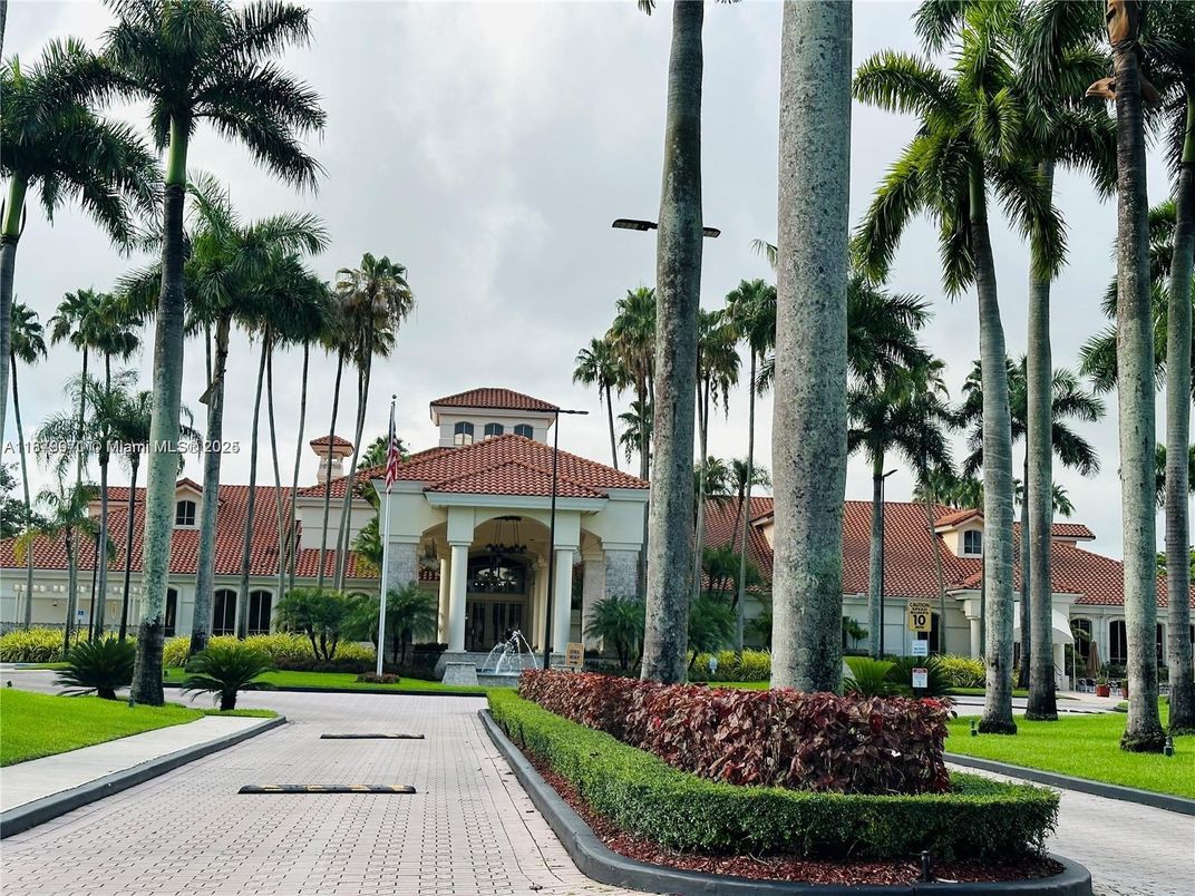Exterior, Facade, Mediterranean