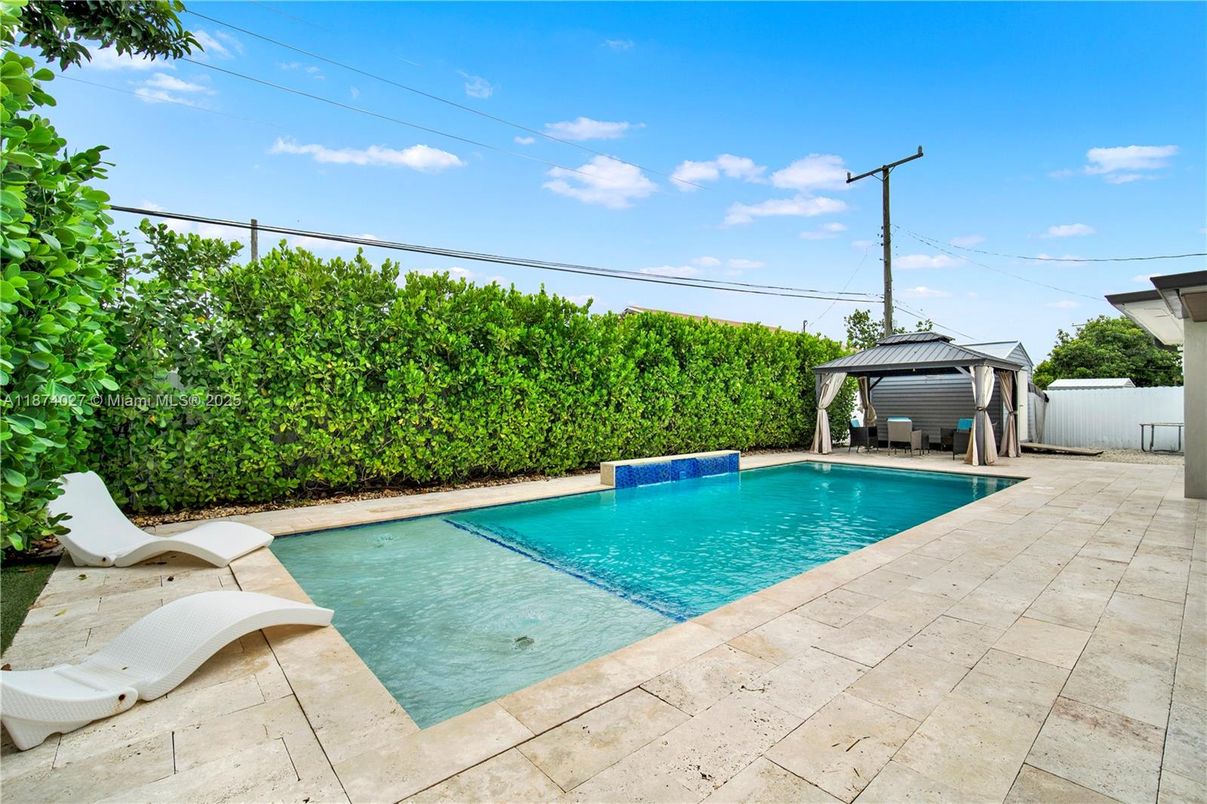 Exterior, Pool