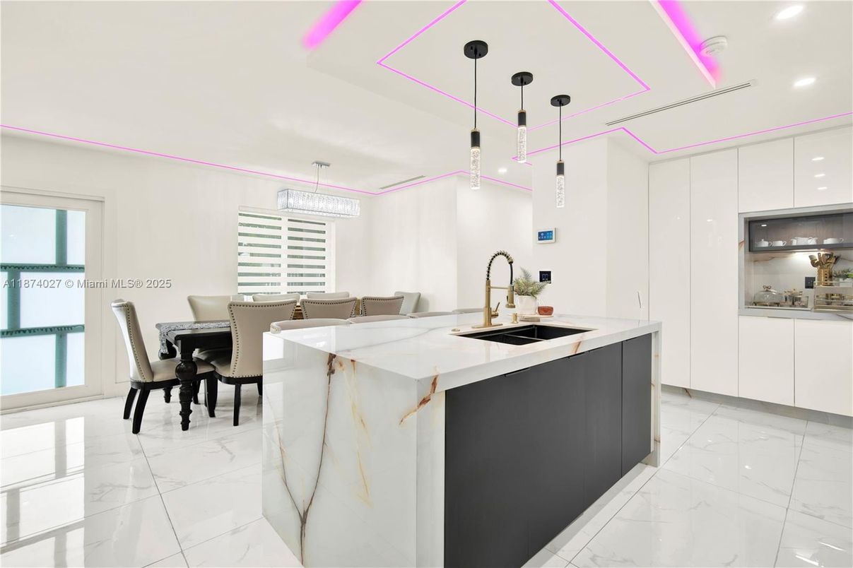 Dining room, Interior, Kitchen, Marble, Pendant Lights, Recessed Lighting