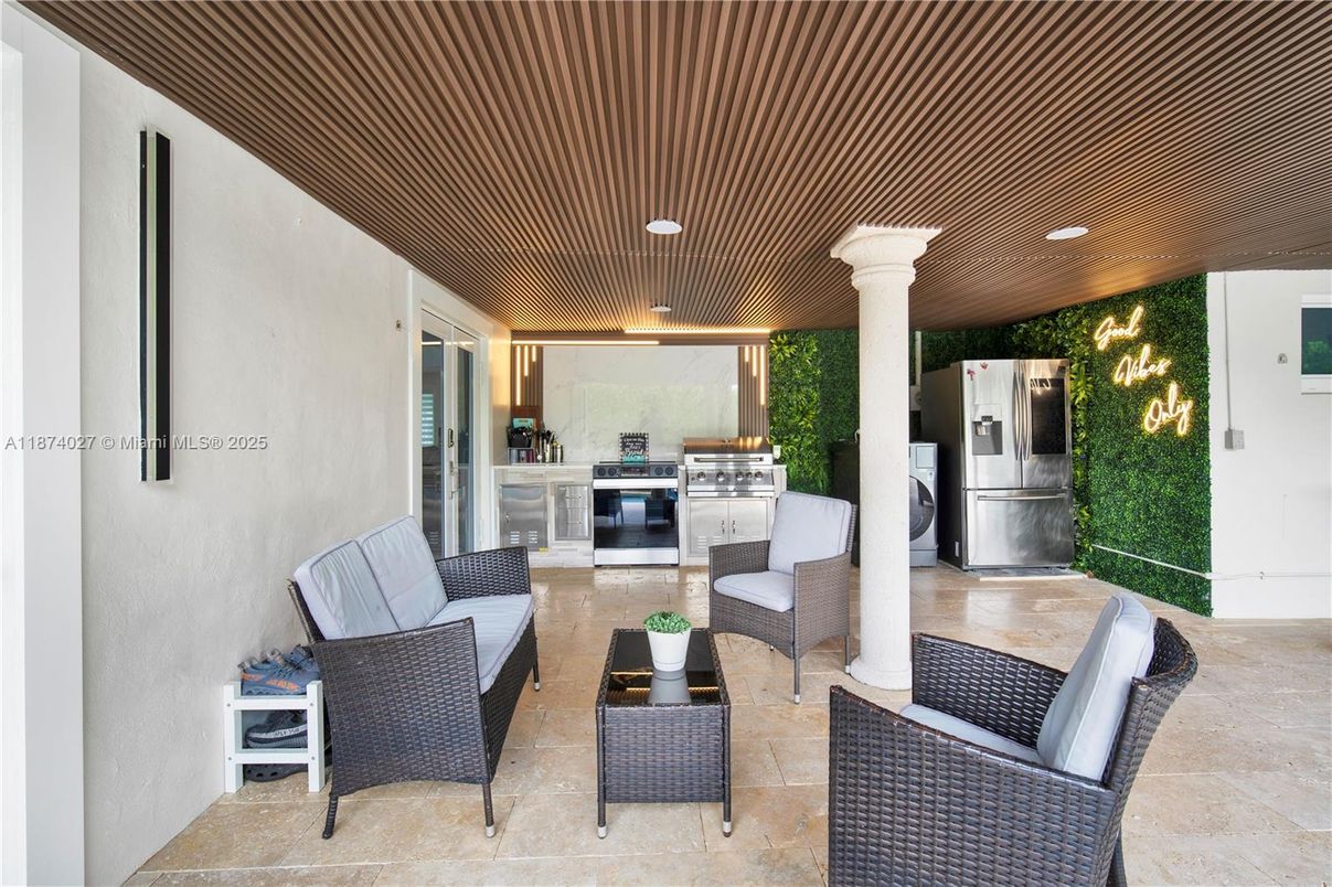 Exterior, Outdoor Kitchen