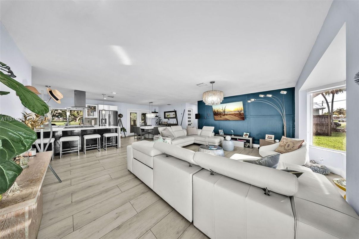 Chandelier, Dining room, Interior, Living room, Pendant Lights, Recessed Lighting, Wood Texture Flooring