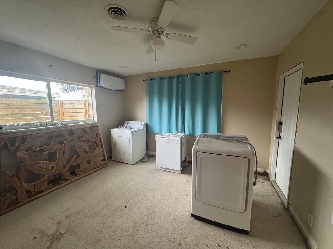 Empty room, Interior, Washer