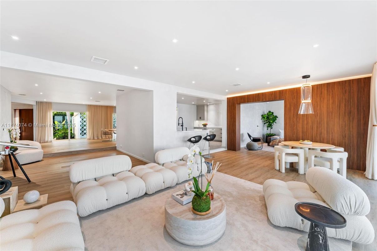 Dining room, Interior, Kitchen, Living room, Pendant Lights, Recessed Lighting, Wood Texture Flooring