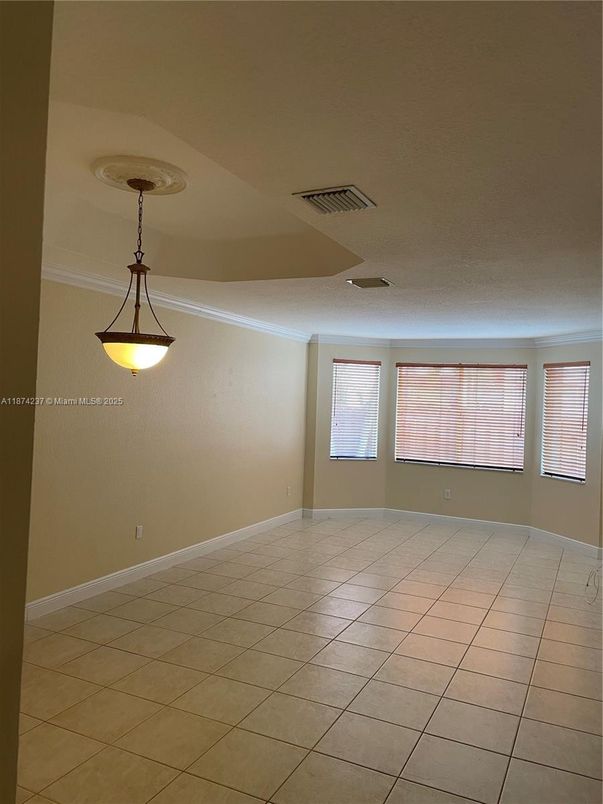 Empty room, Interior, Pendant Lights