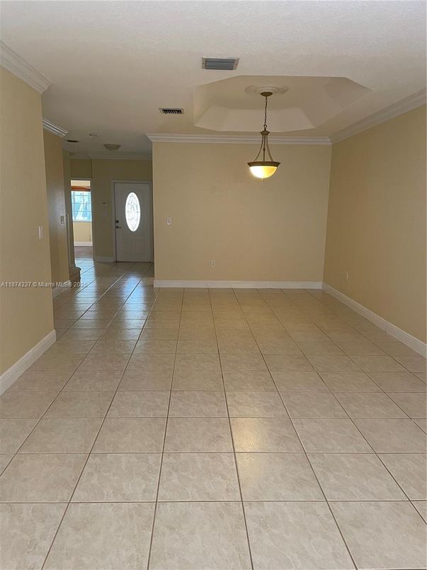 Empty room, Interior, Pendant Lights