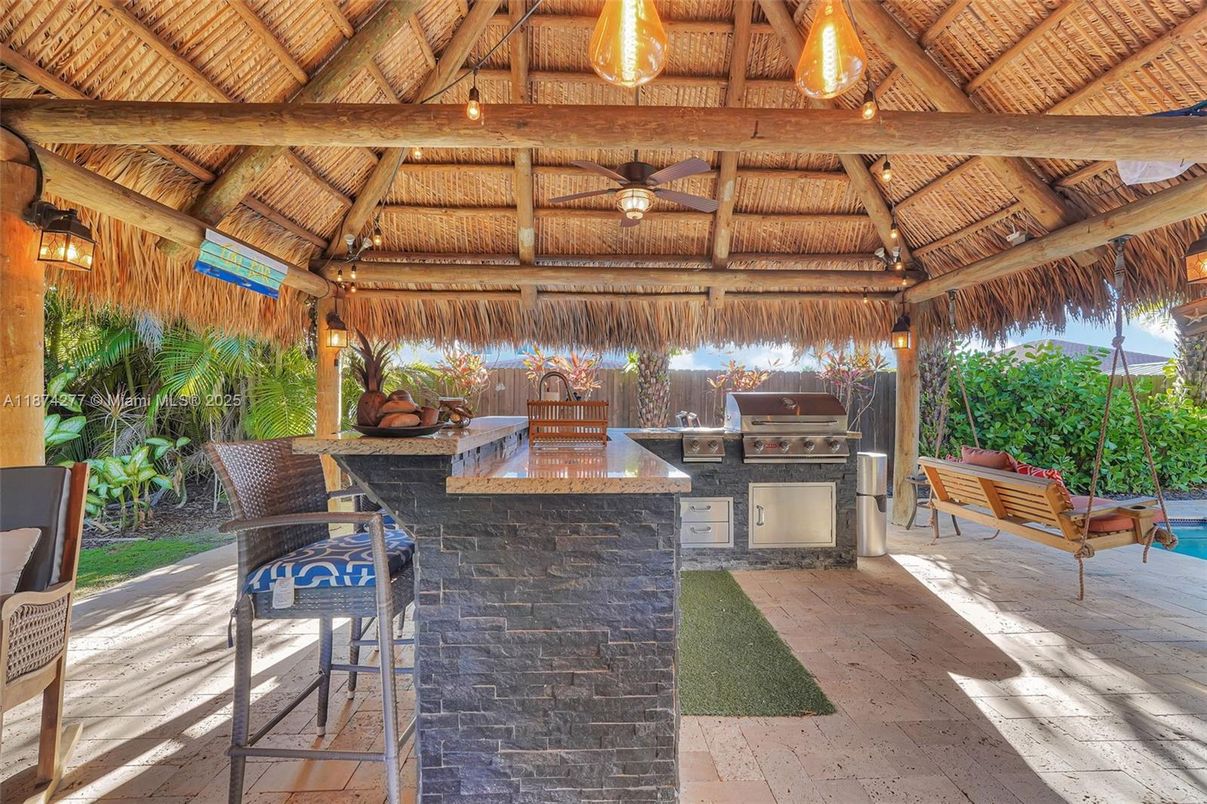 Exterior, Outdoor Kitchen