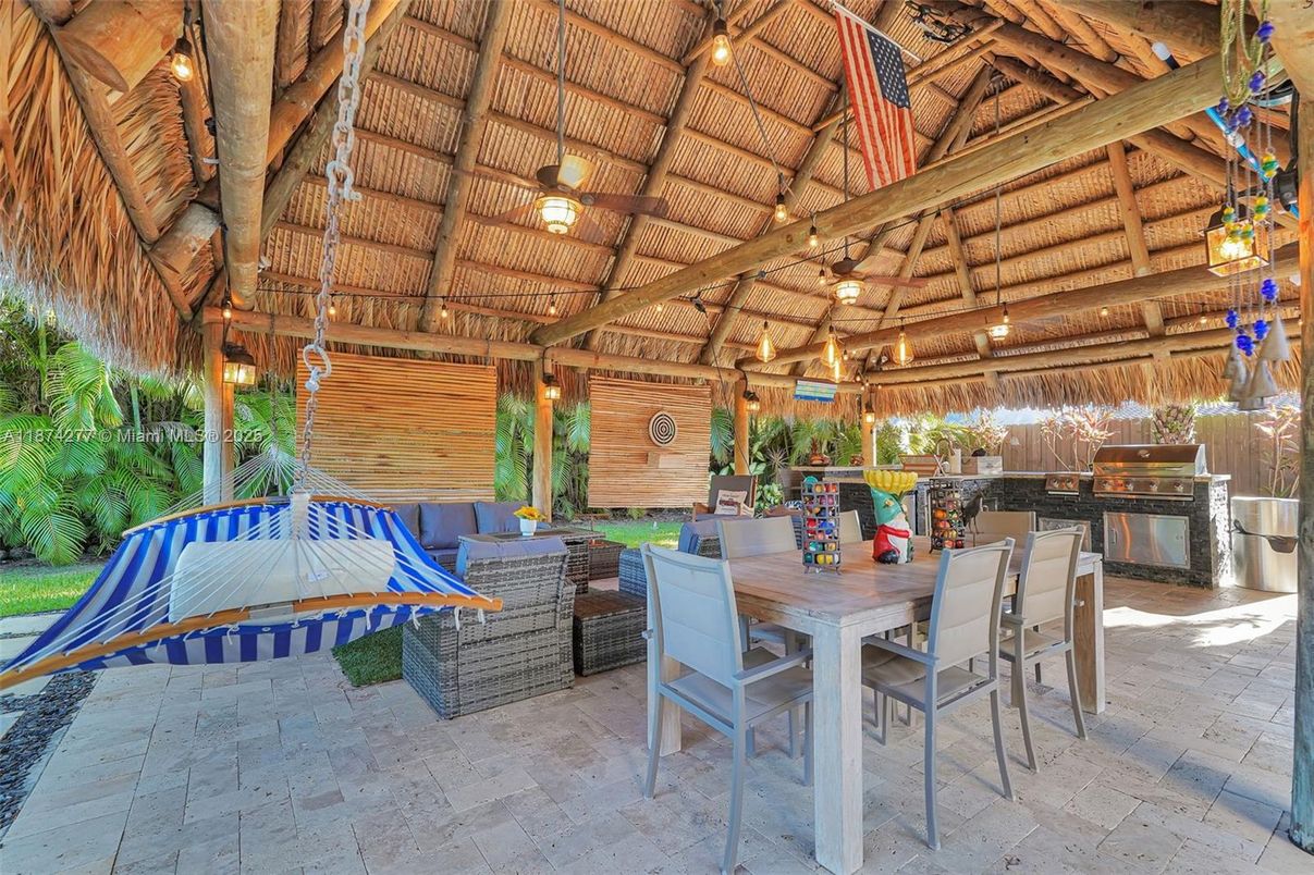 Exterior, Outdoor Kitchen