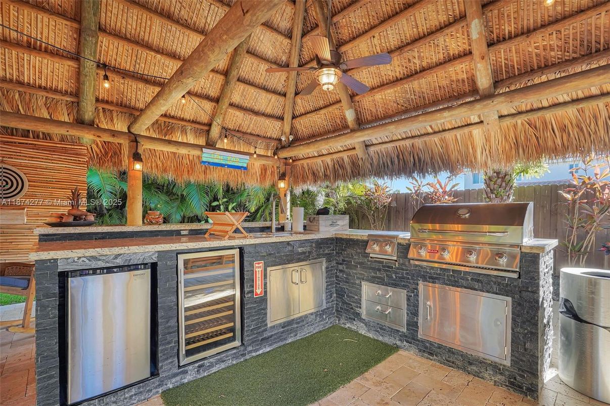 Exterior, Outdoor Kitchen