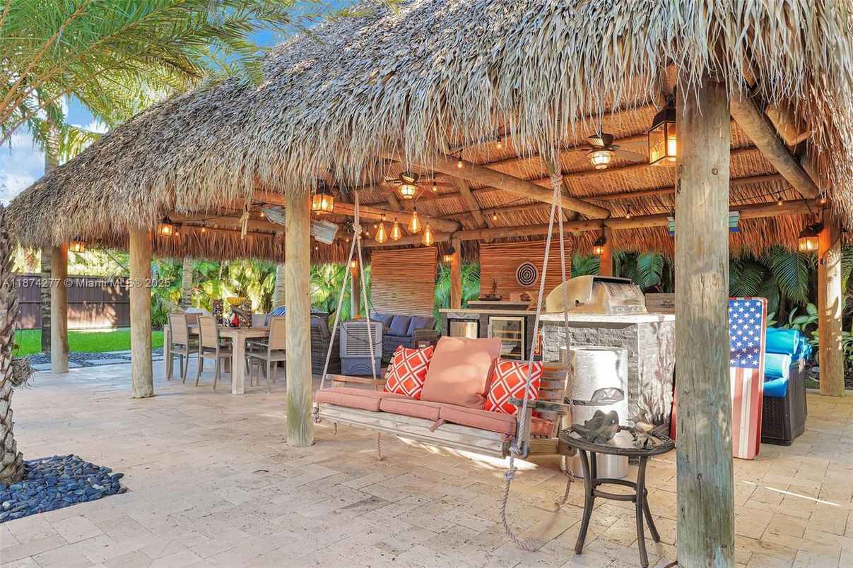 Exterior, Outdoor Kitchen