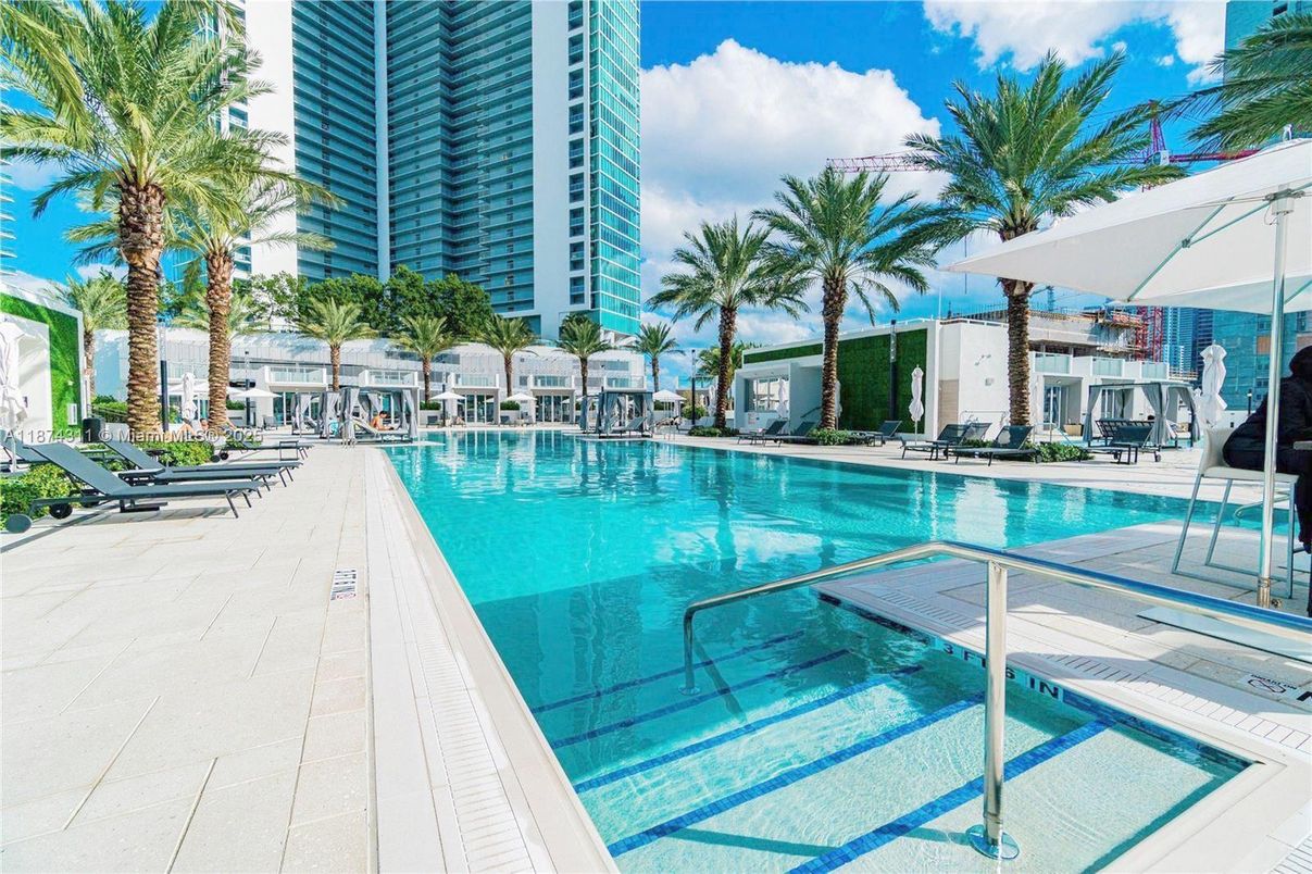 Exterior, Pool