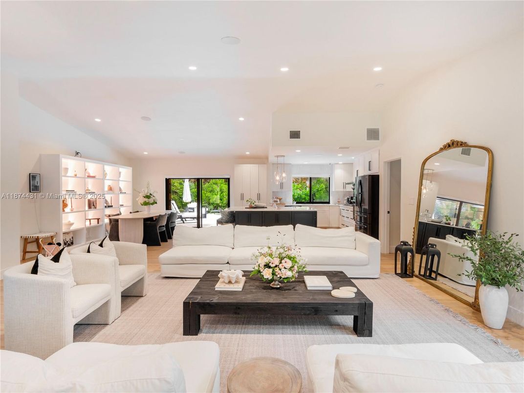 Interior, Living room, Pendant Lights, Recessed Lighting, Wood Texture Flooring