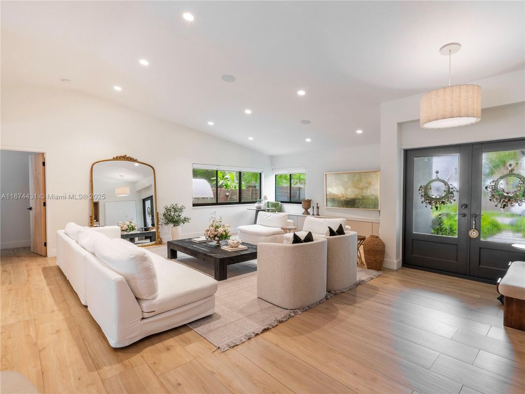 Interior, Living room, Pendant Lights, Recessed Lighting, Wood Texture Flooring