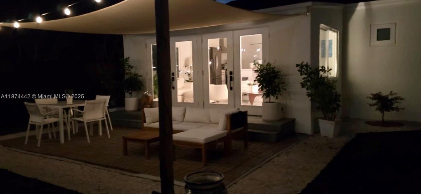 Dining room, Exterior