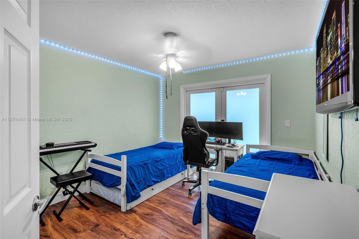 Bedroom, Home Office, Interior, Wood Texture Flooring