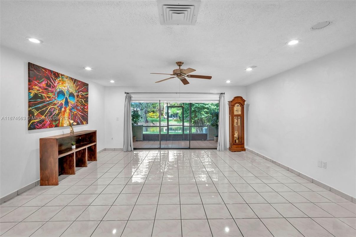 Empty room, Interior, Recessed Lighting