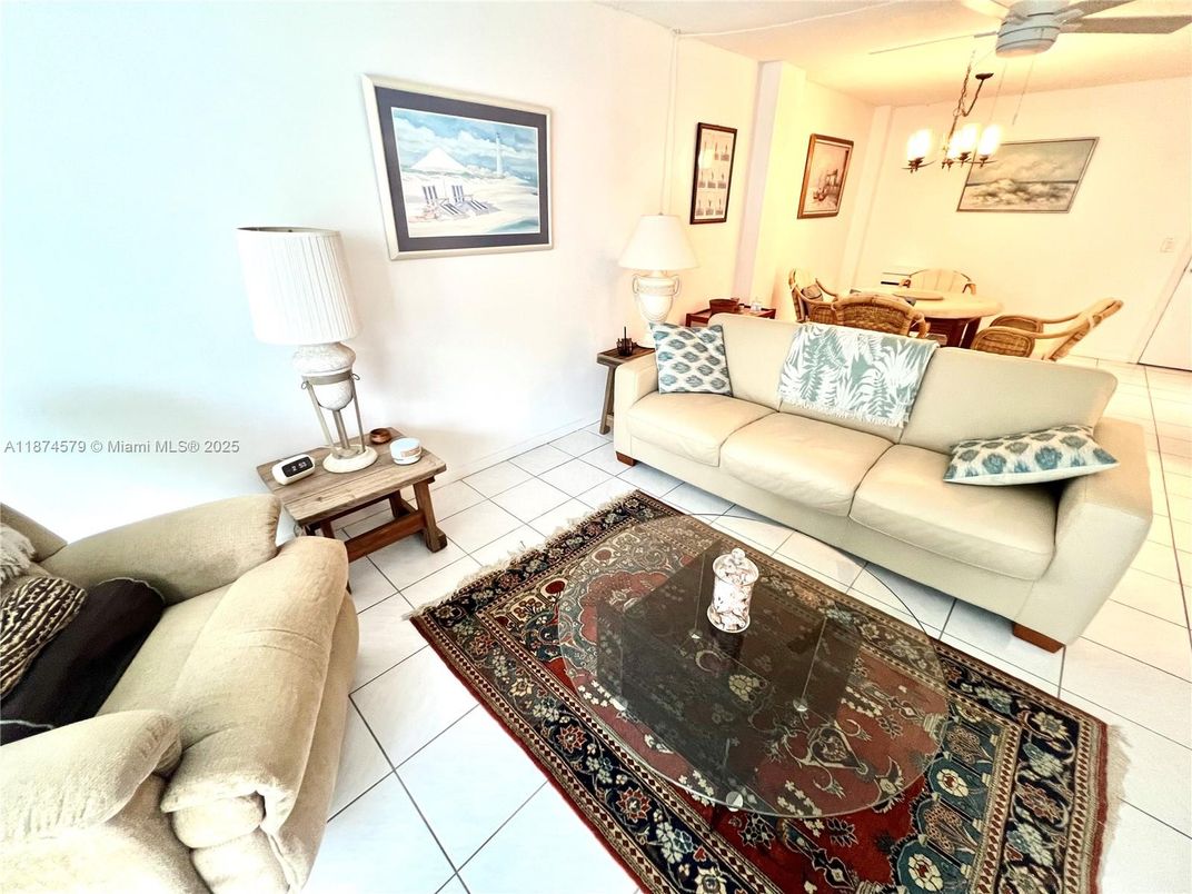 Chandelier, Dining room, Interior, Living room