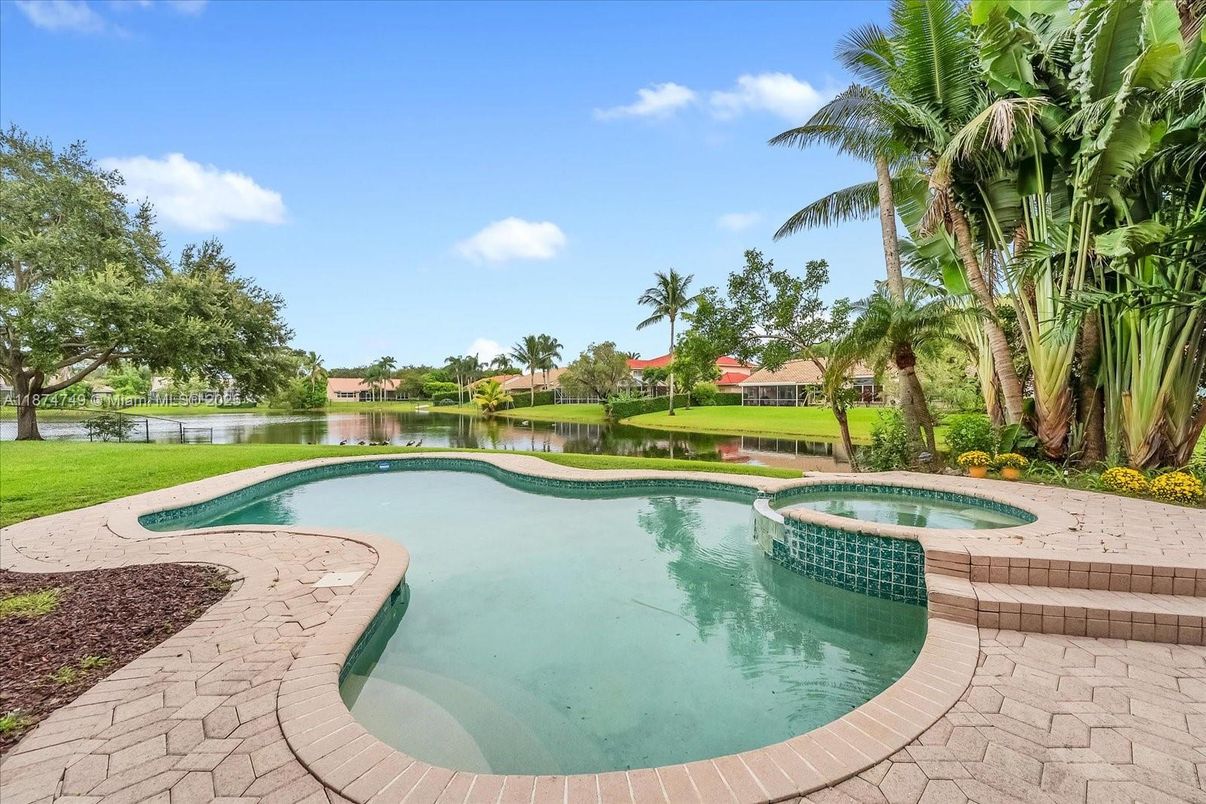 Exterior, Pool, Water
