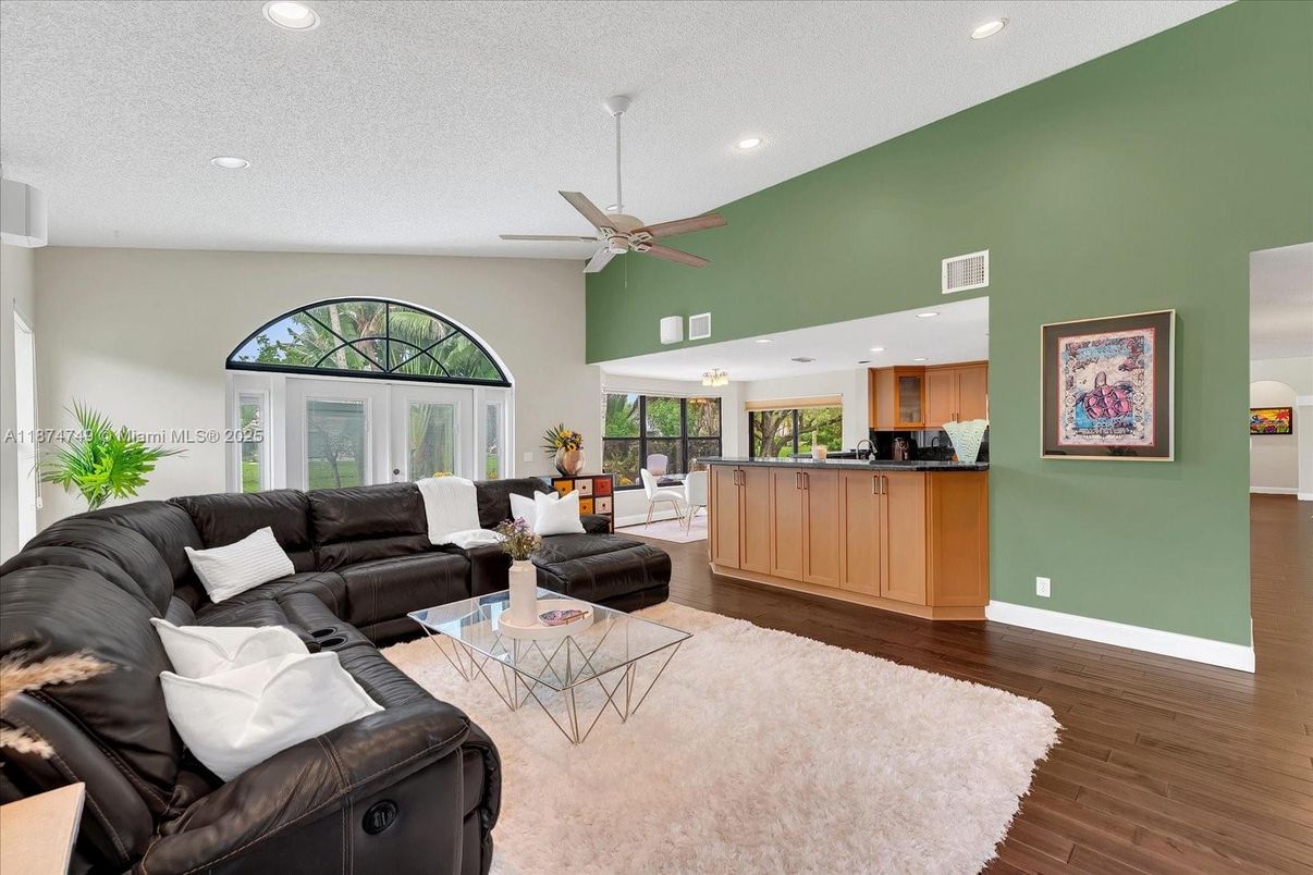 Interior, Living room, Recessed Lighting, Wood Texture Flooring