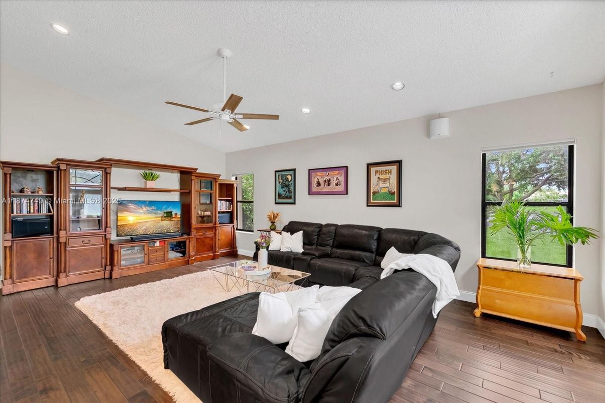 Interior, Living room, Recessed Lighting, Wood Texture Flooring