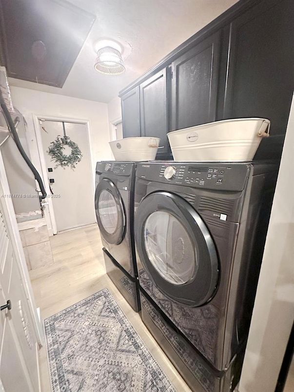 Interior, Washer, Wood Texture Flooring