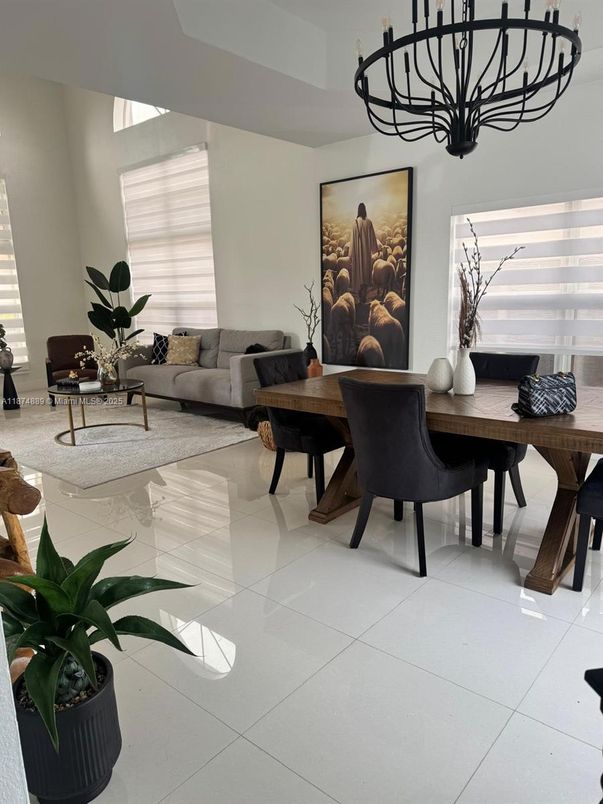 Chandelier, Dining room, Interior, Living room