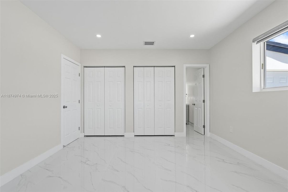 Empty room, Interior, Marble, Recessed Lighting