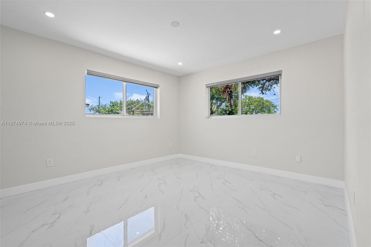 Empty room, Interior, Marble, Recessed Lighting