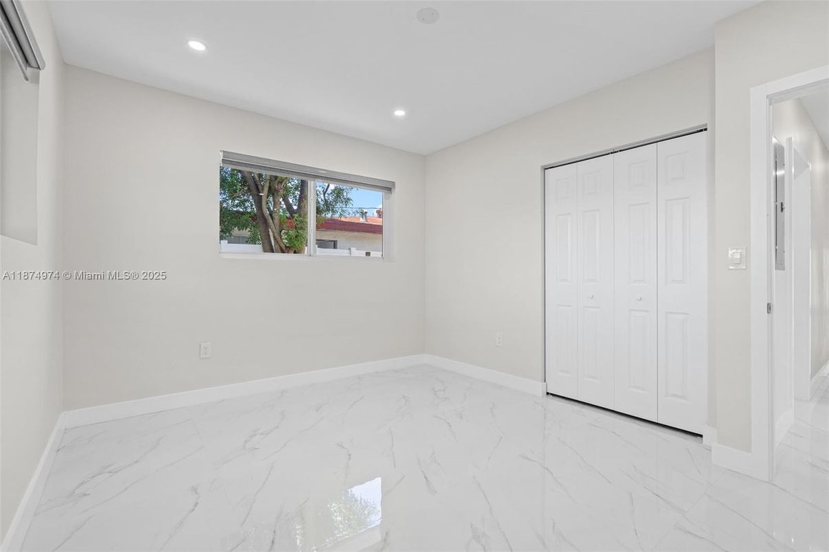 Empty room, Interior, Marble, Recessed Lighting