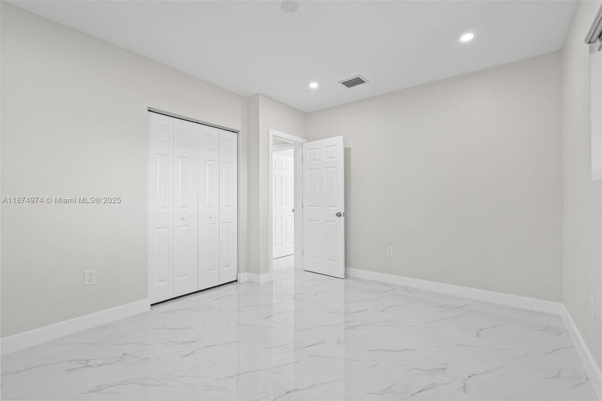 Empty room, Interior, Marble, Recessed Lighting