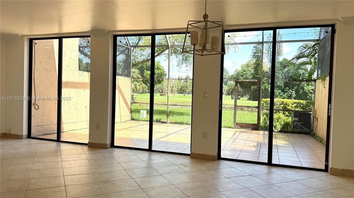 Empty room, Interior, Pendant Lights, Sun Room