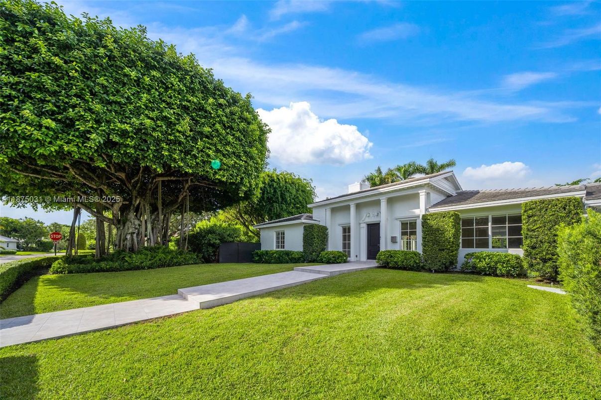 Backyard, Exterior, Facade, Ranch