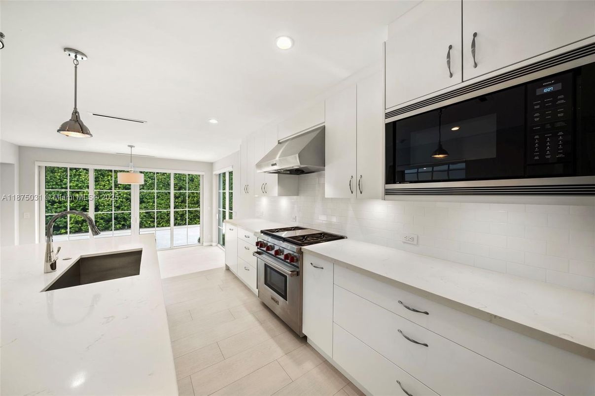 Interior, Kitchen, Pendant Lights, Recessed Lighting, Stainless Steel Appliances