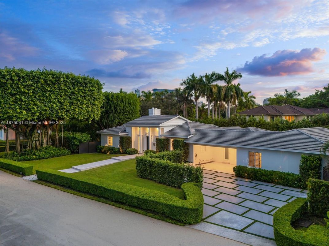 Backyard, Exterior, Facade, Modern
