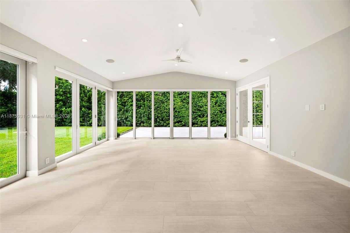 Empty room, Interior, Recessed Lighting, Sun Room