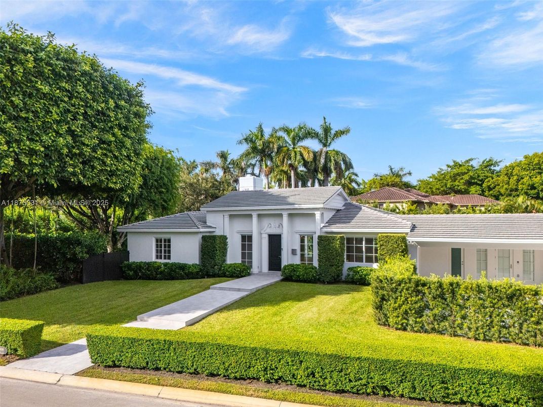 Backyard, Exterior, Facade, Ranch
