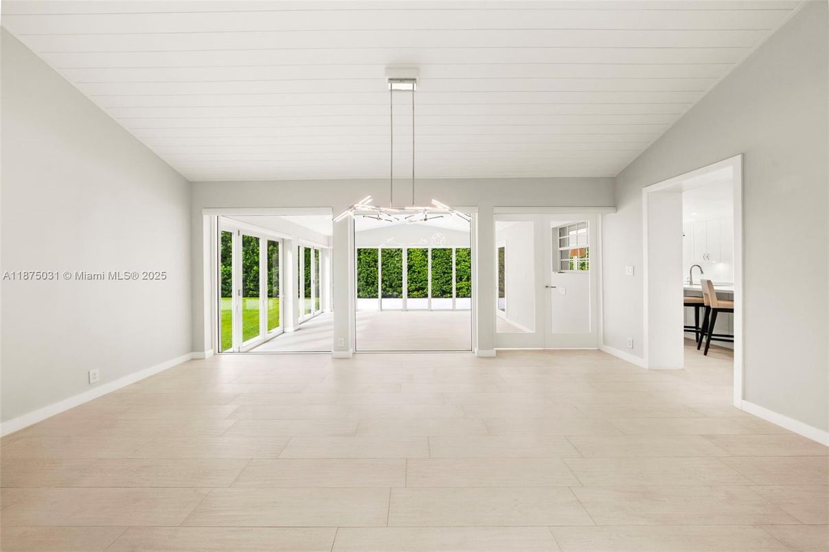 Empty room, Interior, Pendant Lights