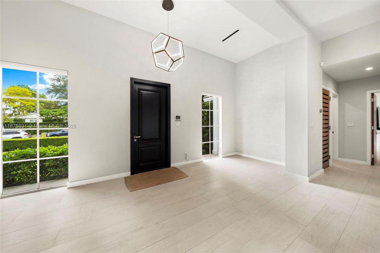 Interior, Pendant Lights, Recessed Lighting, Wood Texture Flooring