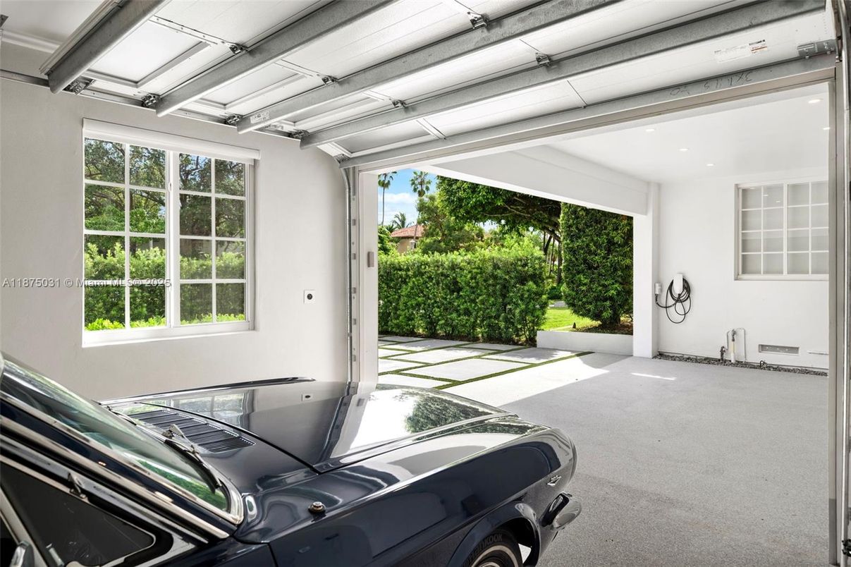 Garage, Interior