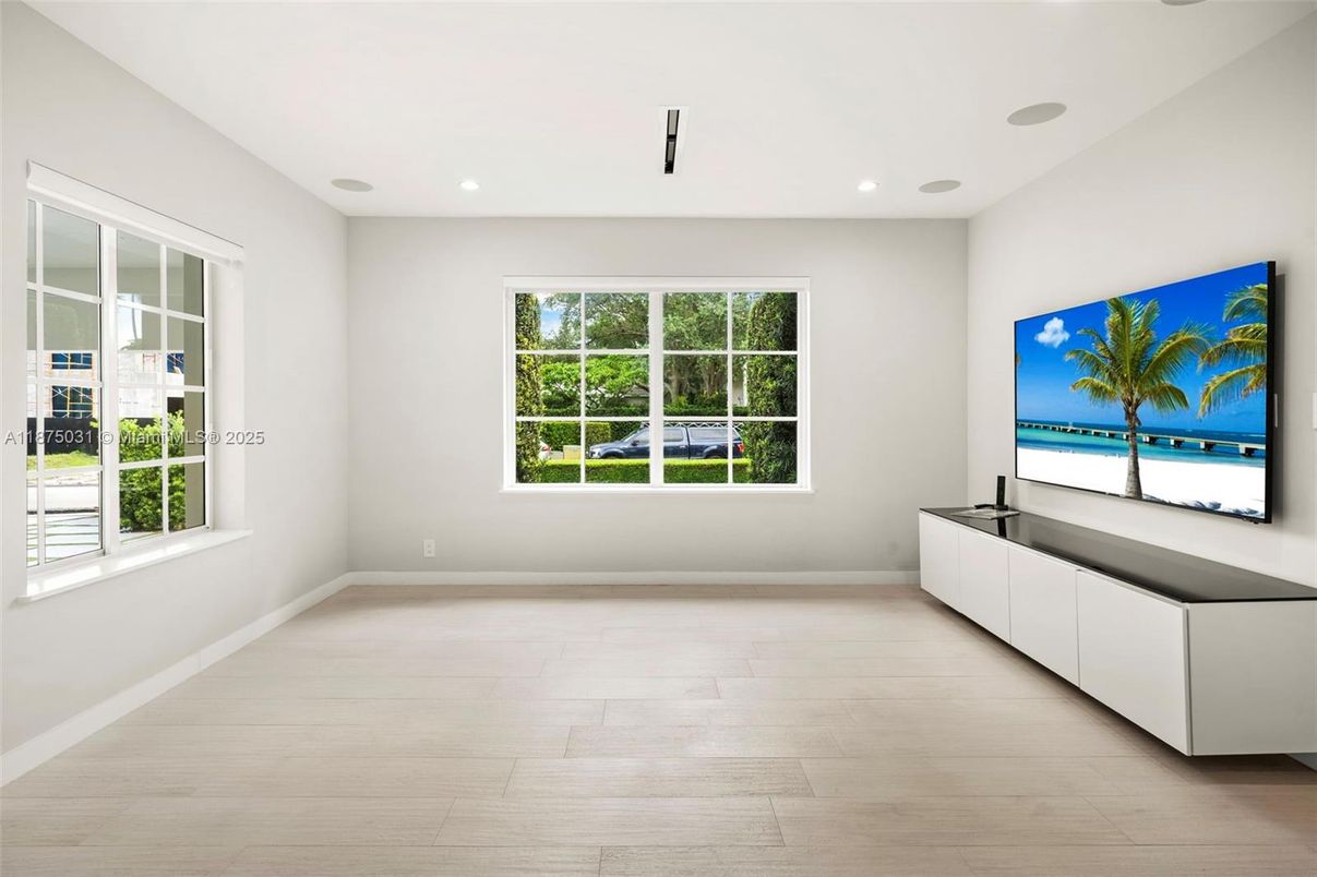 Empty room, Interior, Recessed Lighting