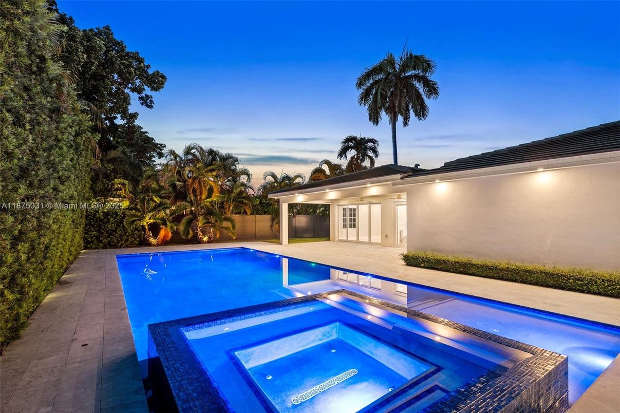 Exterior, Pool