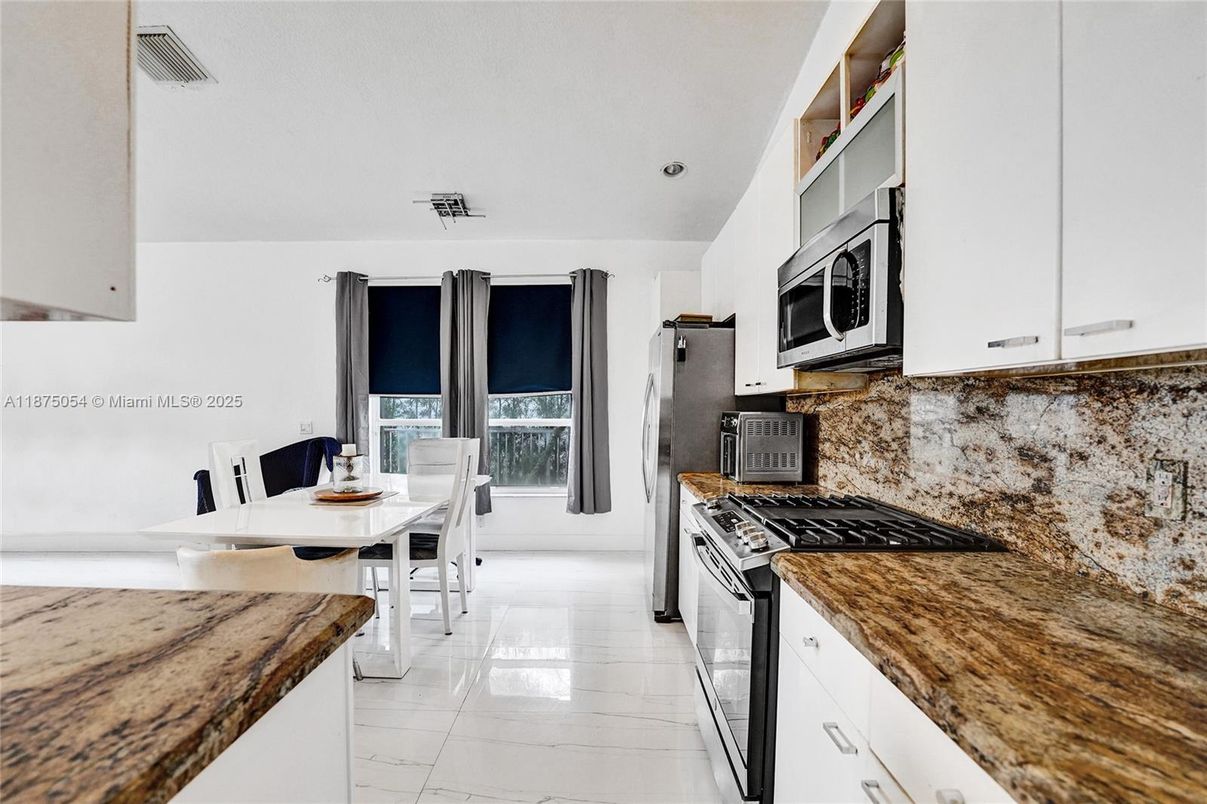 Dining room, Interior, Kitchen, Recessed Lighting