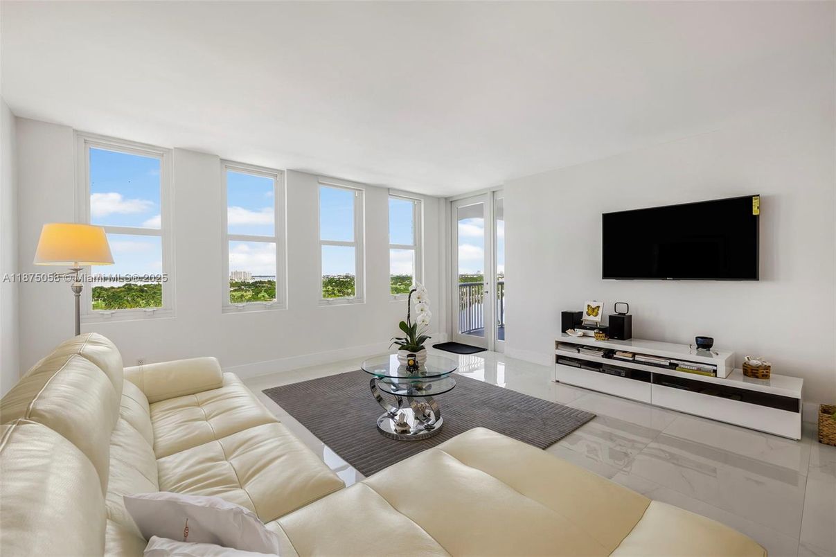 Interior, Living room, Water