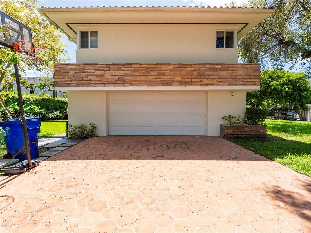 Detached Garage, Exterior