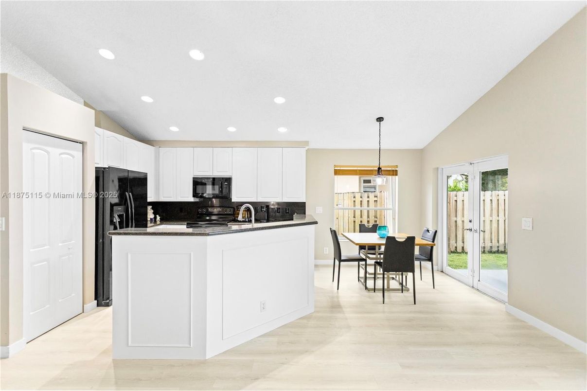 Chandelier, Dining room, Interior, Kitchen, Pendant Lights, Recessed Lighting, Wood Texture Flooring
